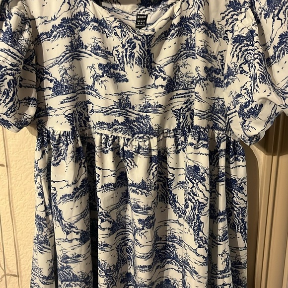 SHEIN Blue and White Abstract Dress - Picture 5 of 5